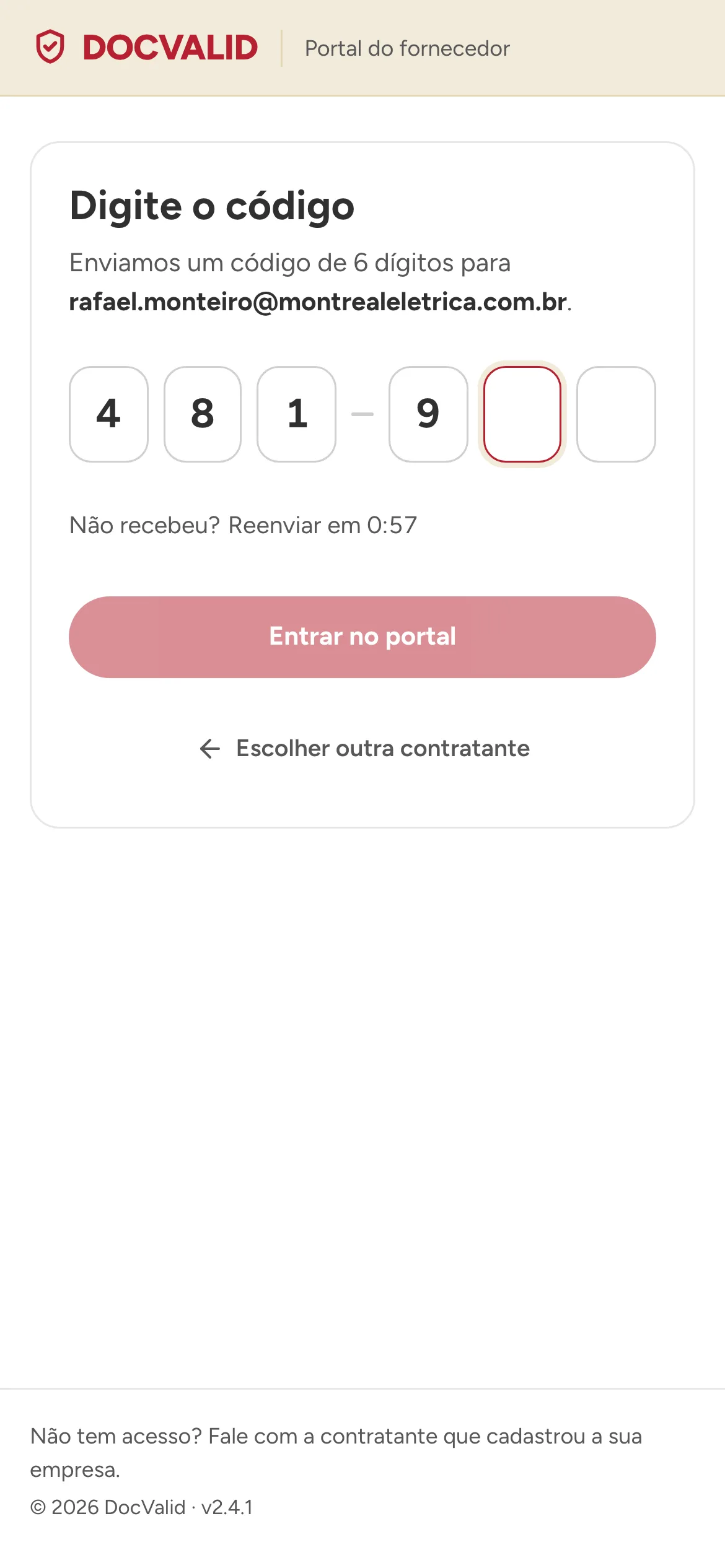 Entrada no portal pelo celular, com código enviado por e-mail