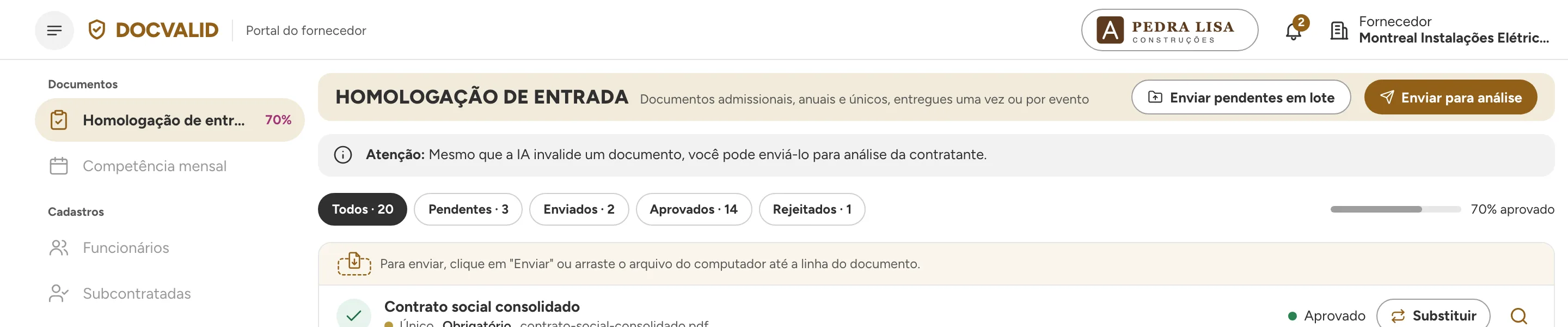 O mesmo portal com o logo e a cor da construtora Pedra Lisa Construções